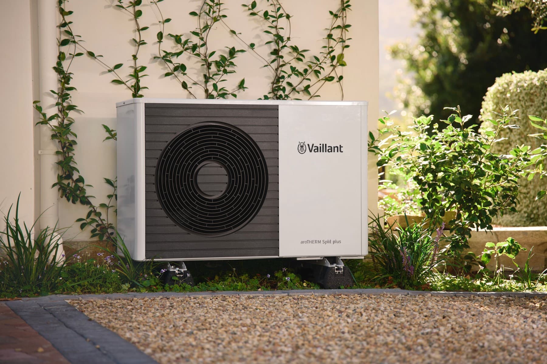 Зовнішній блок теплового насоса aroTHERM plus.