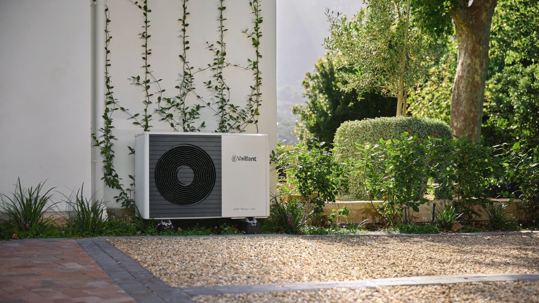aroTHERM Split plus зовні будинку