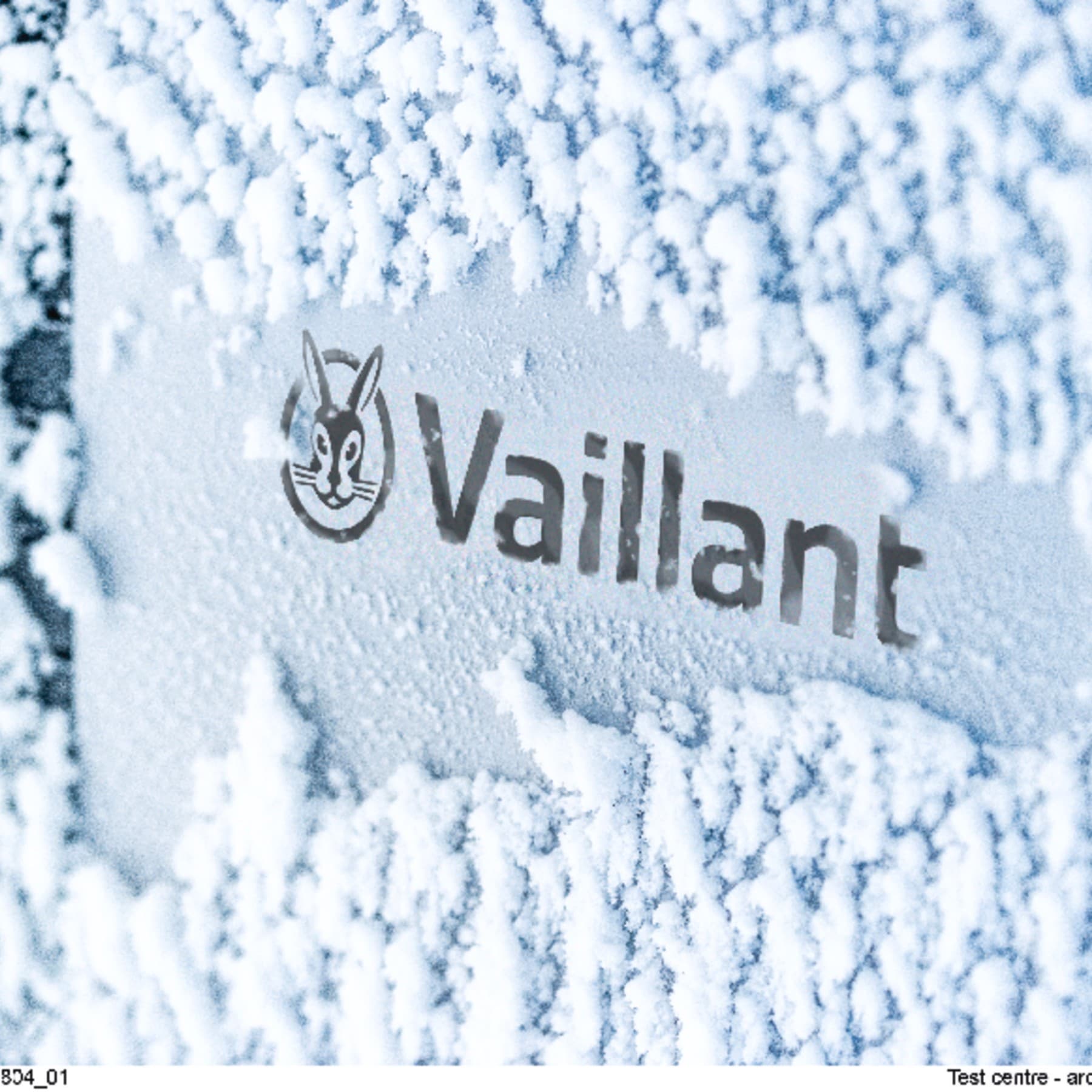 Логотип Vaillant на засніженому тепловому насосі
