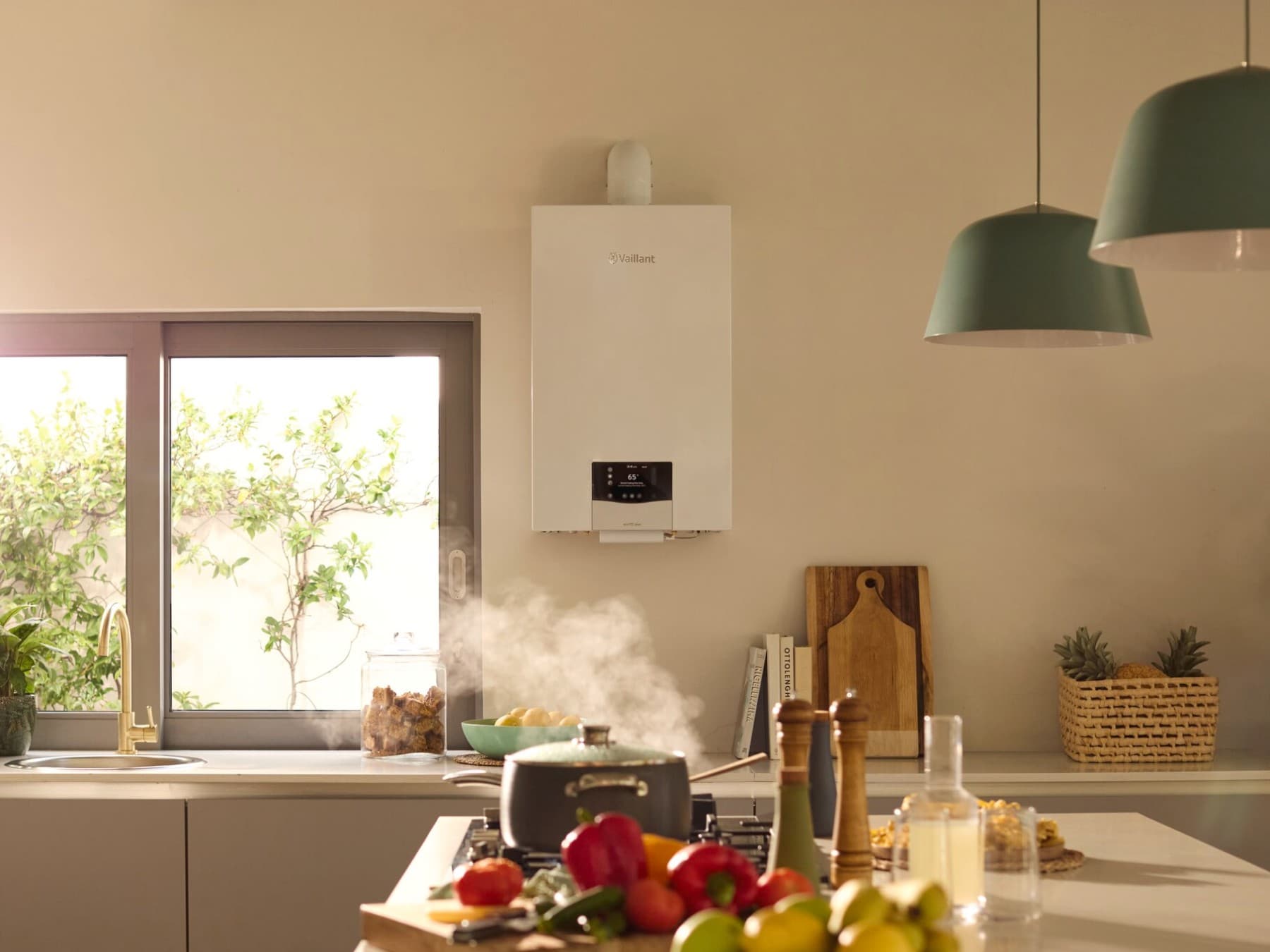 Настінний газовий котел ecoTEC plus у кухні
